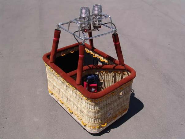 Fichier:Nacelle de ballon a air chaud.png