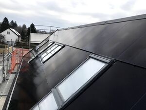 Toiture en tuiles solaires intégrées Climacy à Bussigny 2021.jpg